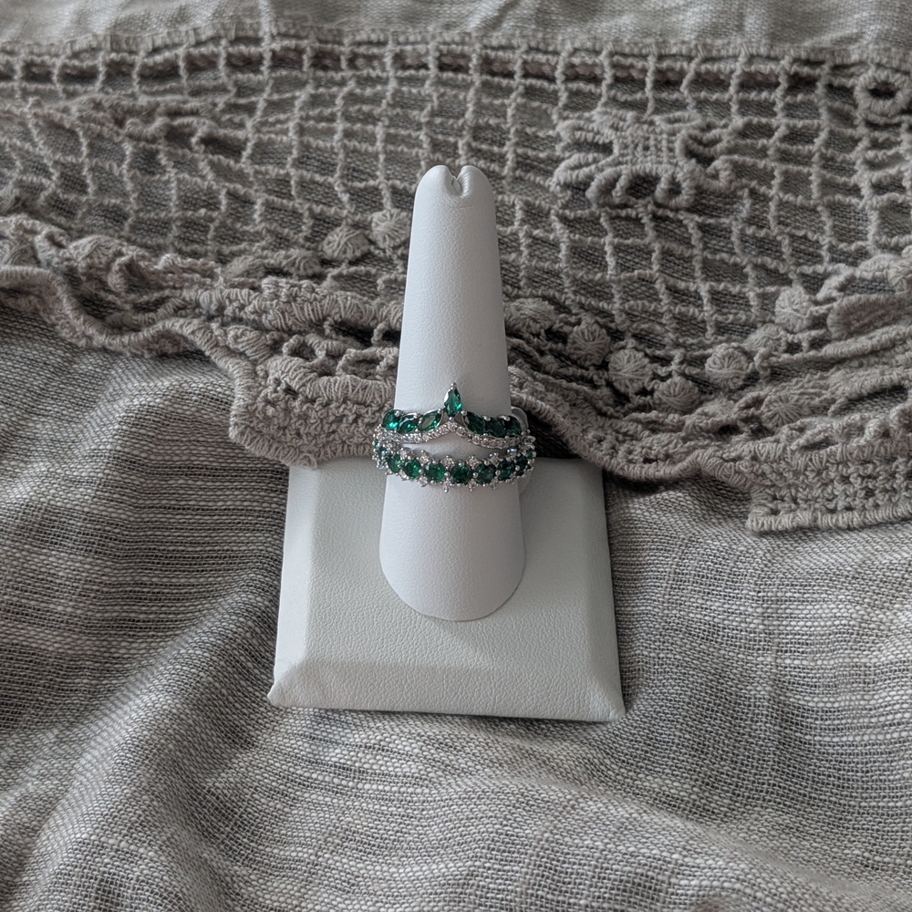 Elegant Green Gemstone Tiara Ring Set